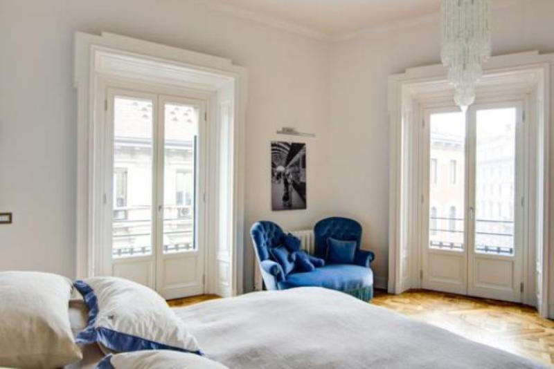Appartamento in stile classico a milano by nomade architettura Design di interni milano