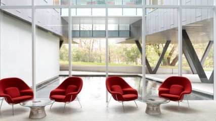 poltrona Womb Chair di Eero Saarinen