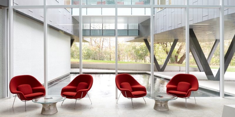 poltrona Womb Chair di Eero Saarinen
